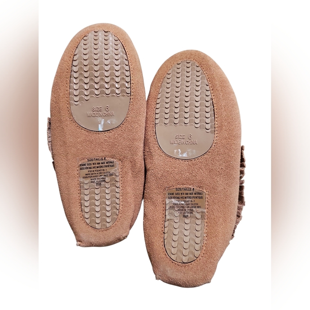 Women’s Brown Suede Moccasin Slippers Size 6 Faux Shearling Lined Cozy Fringe - Picture 7 of 7